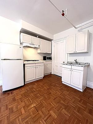 3rd image of 320 Lexington Ave APT 5a