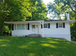 2190 Coldstream Ave NE, Cedar Rapids, IA 52402