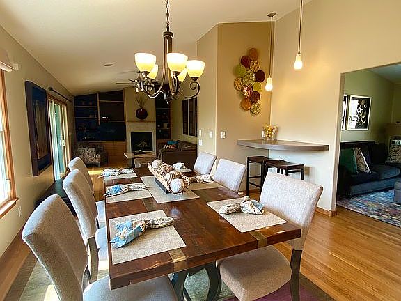 Dining area 13x13
