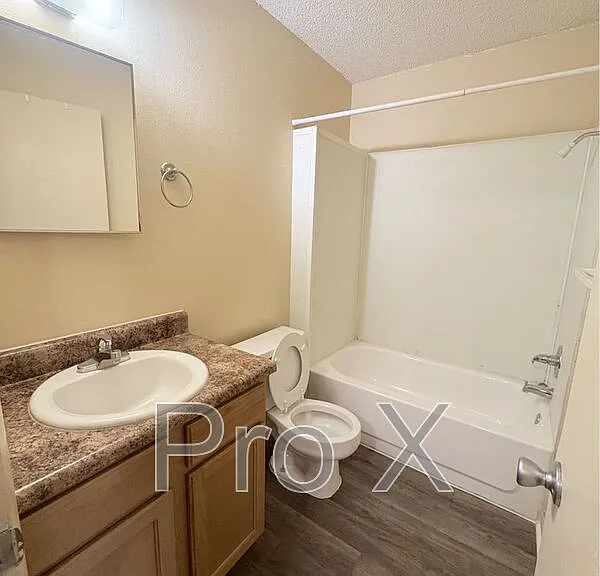 926 N Goetz Blvd #11 — Photo 7