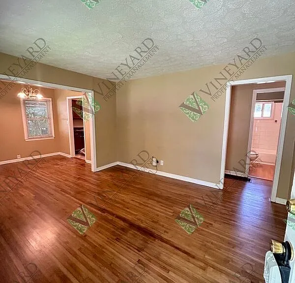 4306 Hillcrest Dr — Photo 3