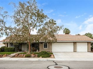 1120 Nawkee Dr, North Las Vegas, NV 89031