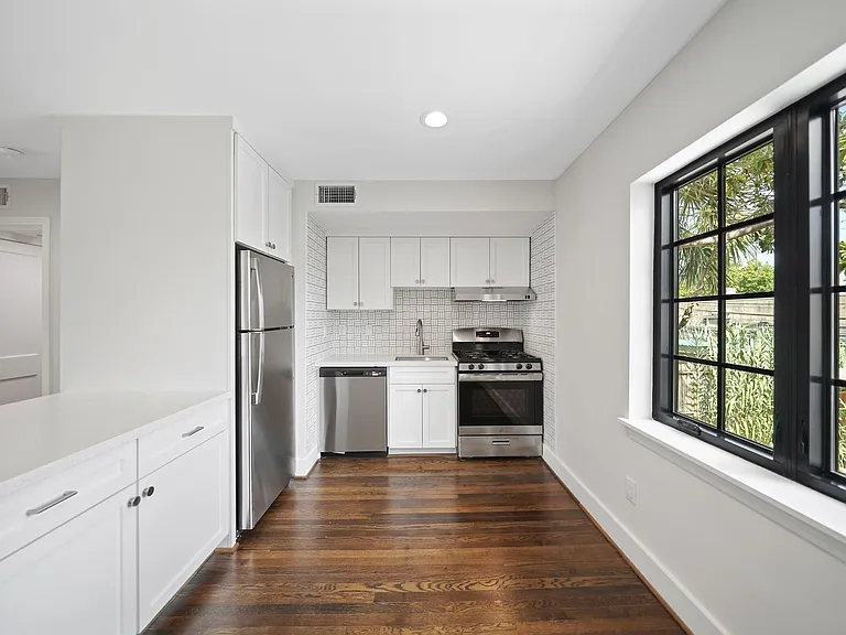 520 Lovett Blvd #2D — Photo 5