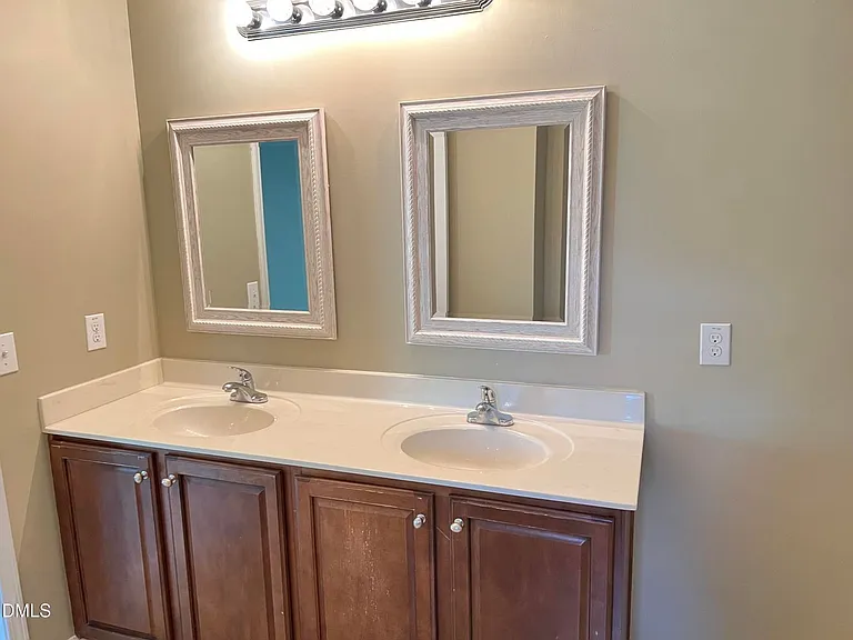 936 Bentbury Way — Photo 15