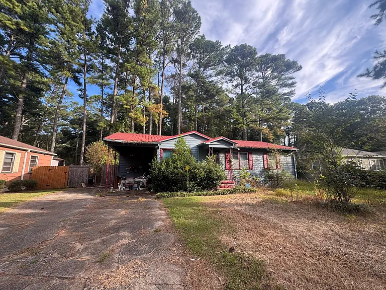 208 Carol Dr — Photo 1