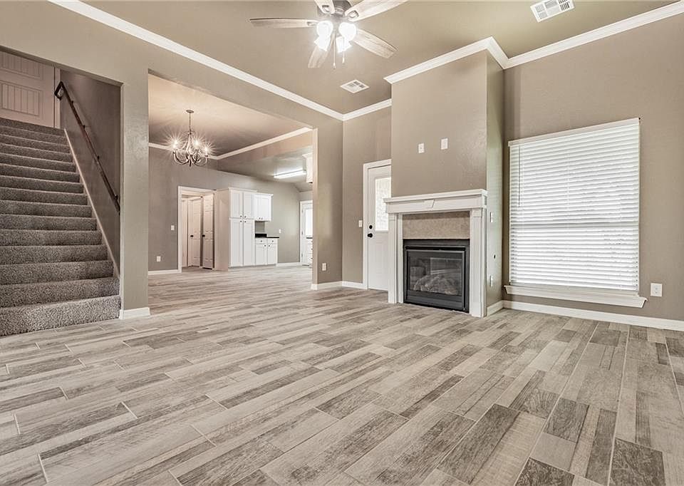 1st image of 909 Golden Pond Dr
