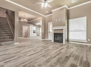 909 Golden Pond Dr, Yukon, OK 73099