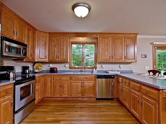 3rd image of 59 Fuller Pl