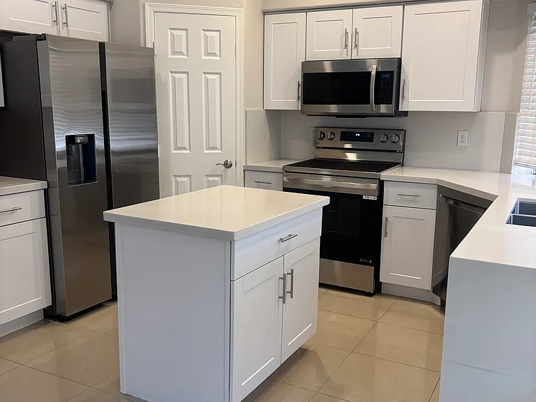 570 S Williams Pl — Photo 4