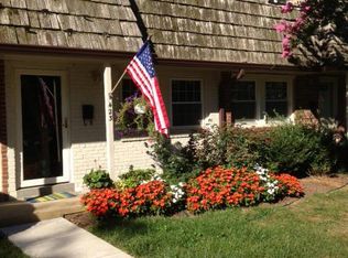 423 Hampton Ct, Falls Church, VA 22046