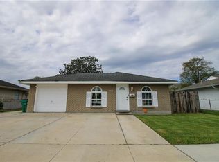 748 Oakwood Dr, Gretna, LA 70056