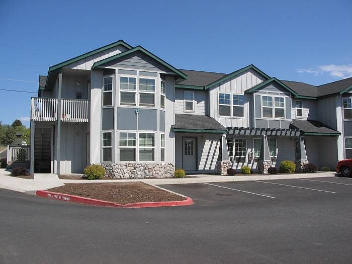 1 bedroom with Bay Window