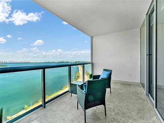 4th image of 601 NE 36th St APT 3010