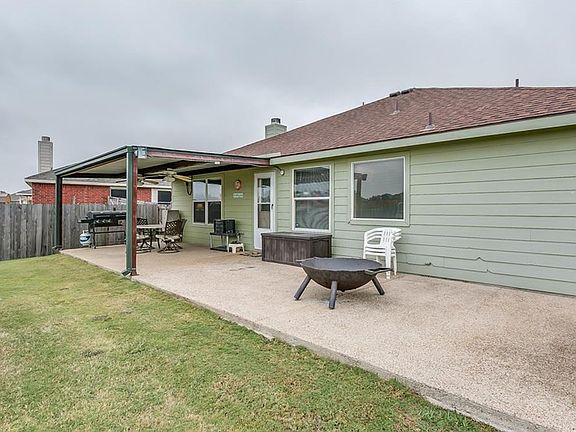 3rd image of 919 McKavett Dr