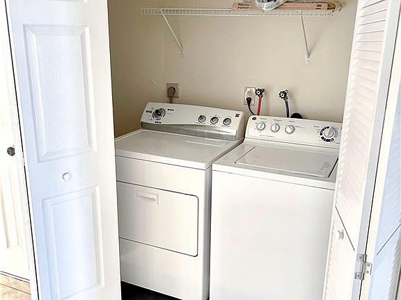 2nd image of 1406 SE 2nd Pl