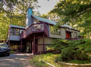265 Saint Andrews Dr, Bushkill, PA
