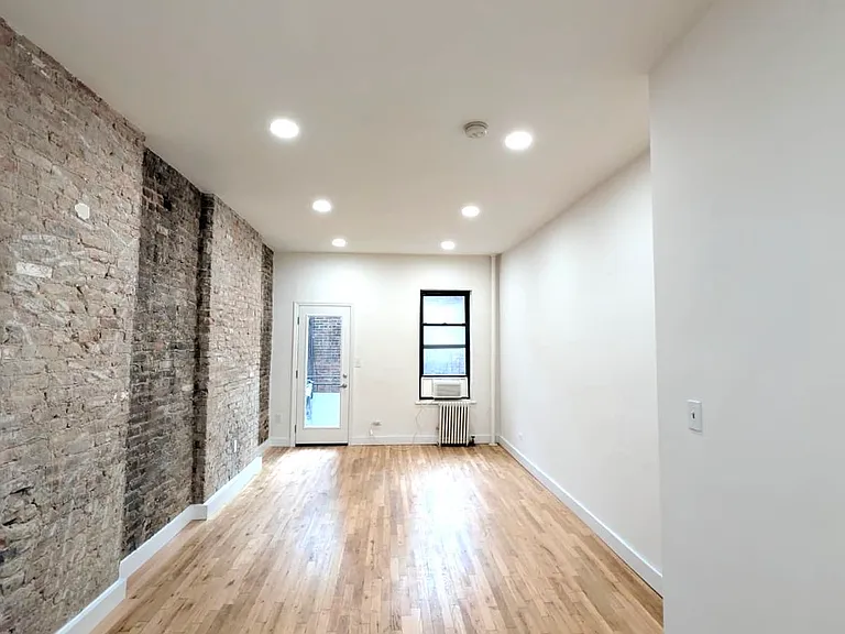 410 E 75th St #2C — Photo 2