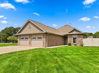 23 Magrabl Dr, Canton, IL 61520
