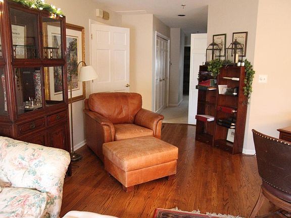 sitting area with hardwood floors