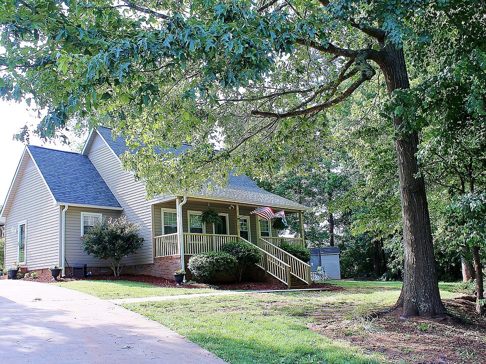 1st image of 4916 Oakwood Cir