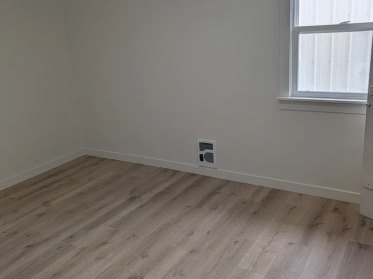 521 N Chestnut St — Photo 7