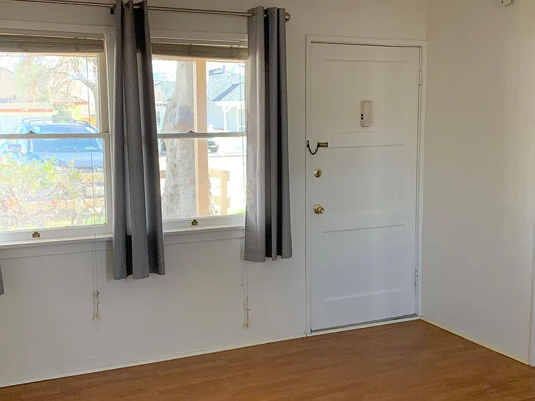 407 E Yaney St #B — Photo 2