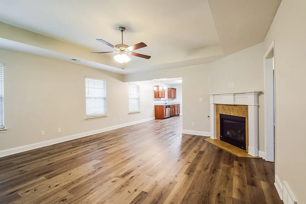 3 bed, 2.0 bath, 1581 sqft, $1,790 — Photo 4
