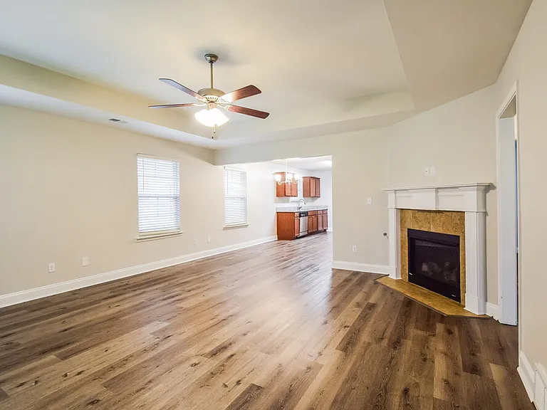 3257 E Hartland Dr — Photo 4