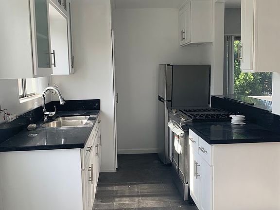3rd image of 4901 Laurel Canyon Blvd APT 6