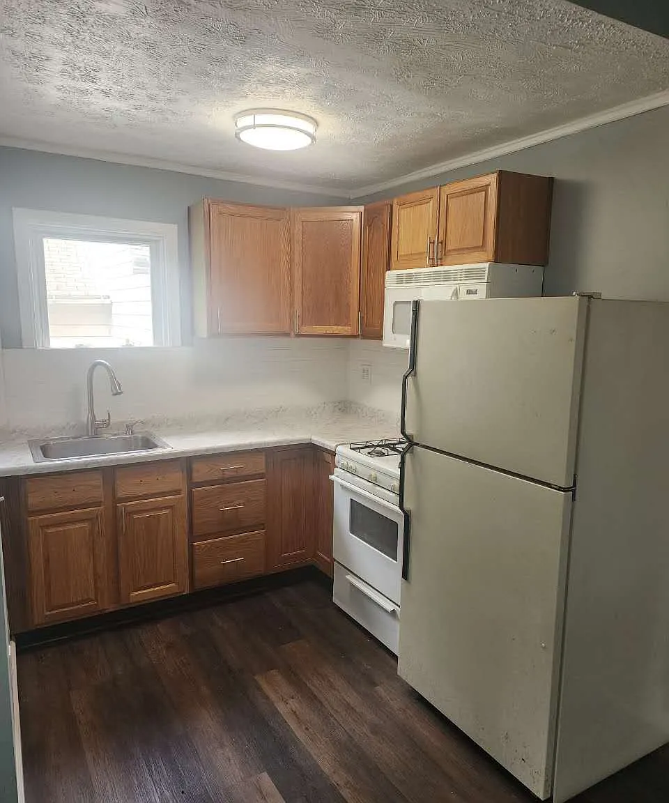 2 bed, 1408 sqft, $900 — Photo 4