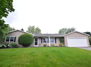 9 Rolling Hill Dr, Fairport, NY 14450