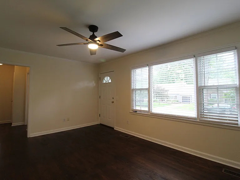 5515 Rosewood St — Photo 2