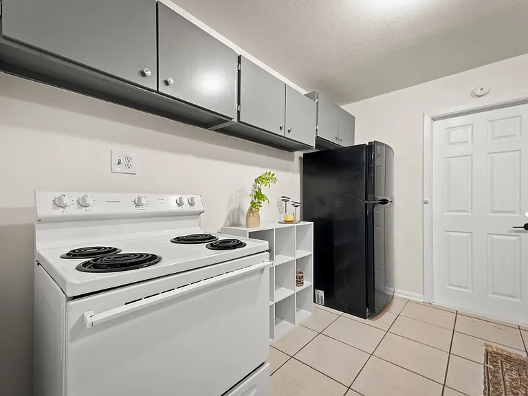 6750 Snow White Dr — Photo 8