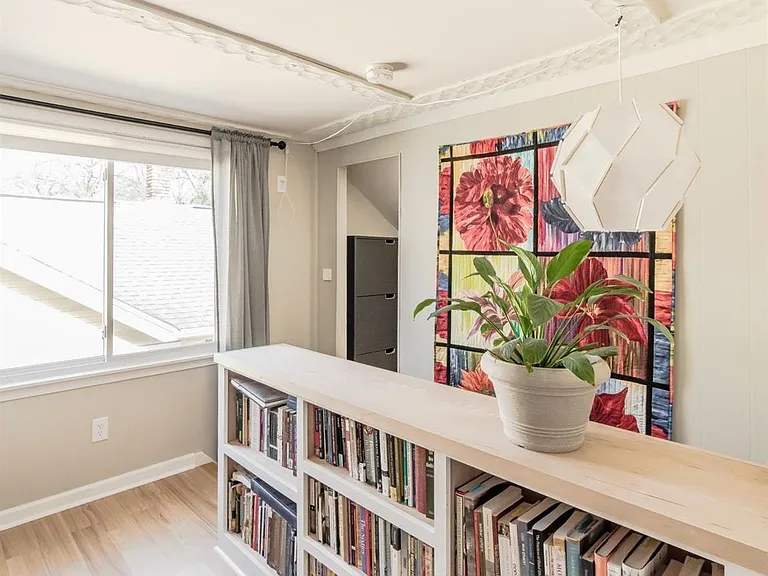 475 E Marshall St — Photo 24