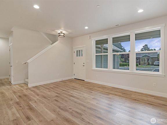 3rd image of 1917 Giles Avenue NW