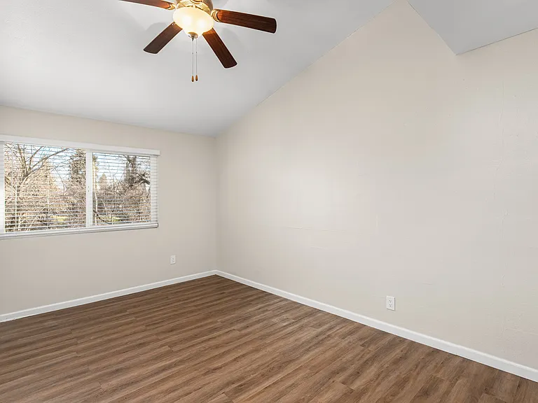 Menlo Pointe — Photo 15