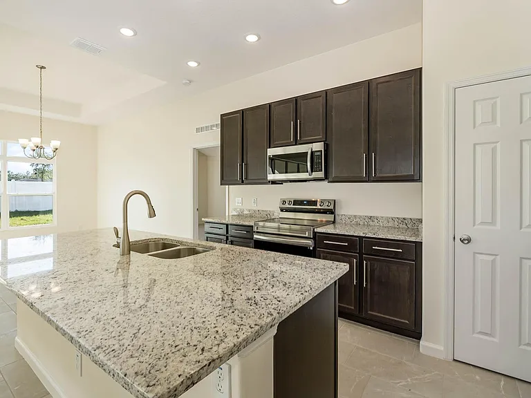374 Evergreen St NE — Photo 8