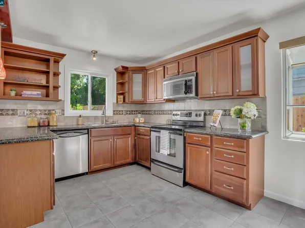 144 Roslyn Dr, Concord, CA 94518