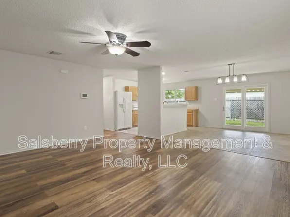 536 Del Mar Dr, Ponder, TX 76259