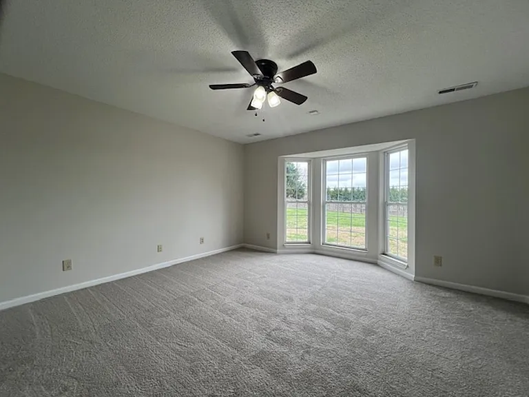 1403 Broadview Cir — Photo 16