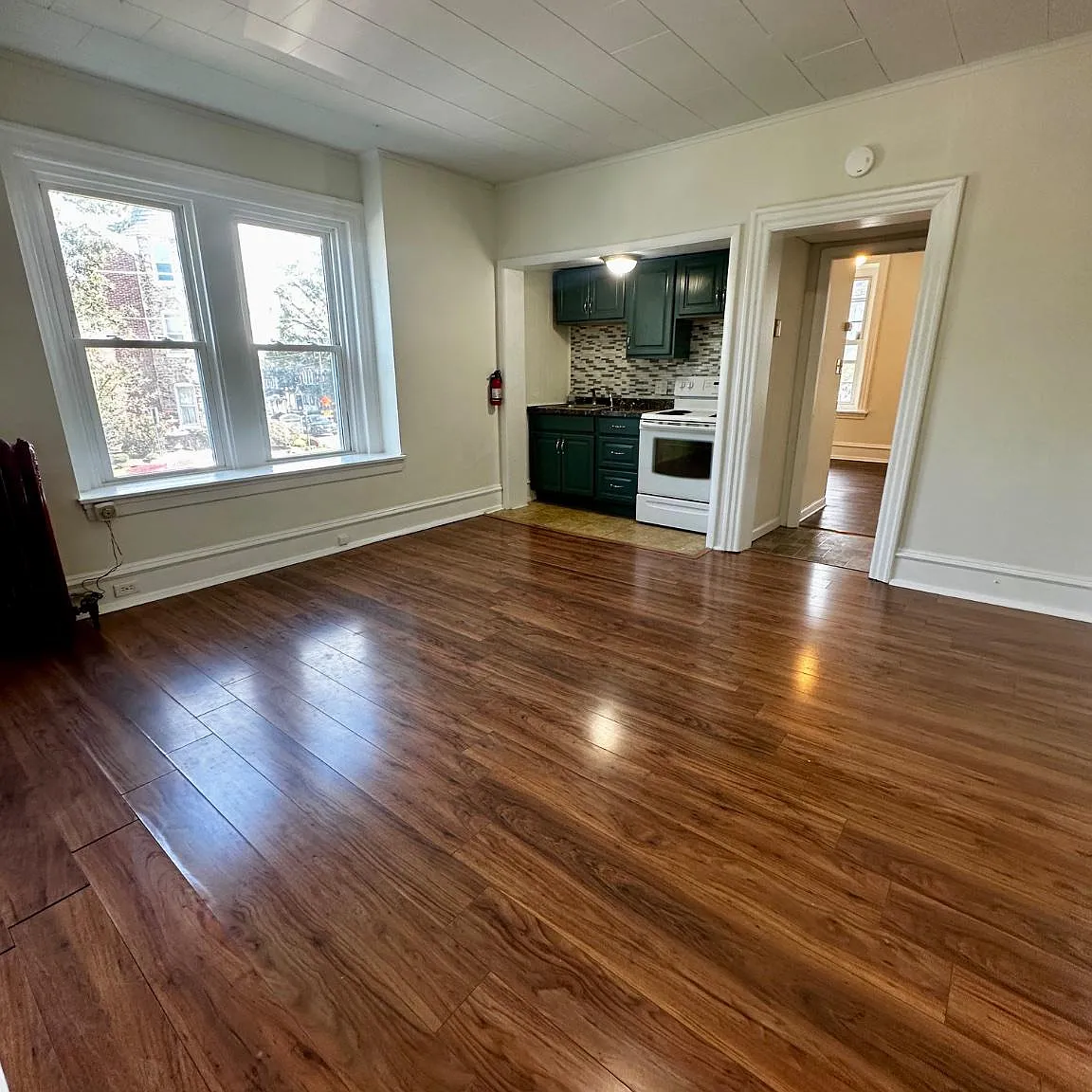 1 bed, 1.0 bath, 3329 sqft, $1,325 — Photo 3