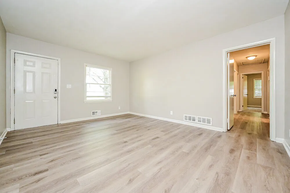 3 bed, 1.0 bath, 1110 sqft, $1,615 — Photo 4