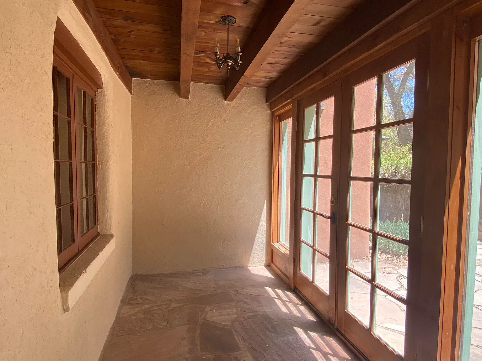 406 Burch St — Photo 3