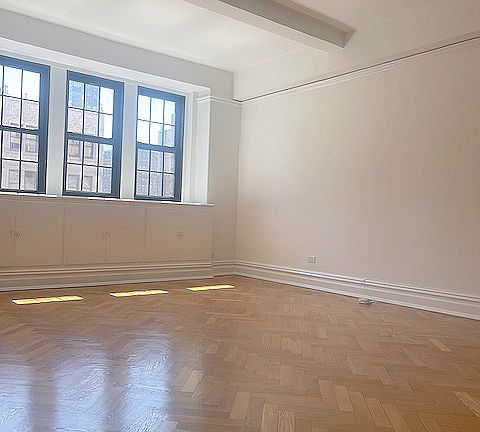 4th image of 37 W 72nd St APT 12B