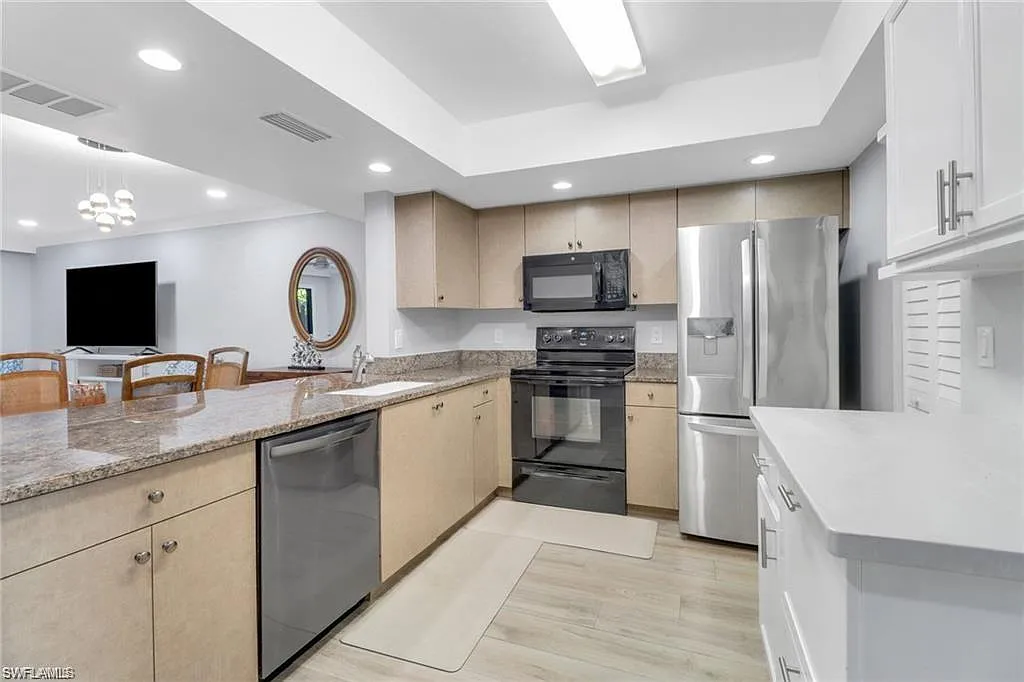 2 bed, 2.5 bath, 1432 sqft, $6,000 — Photo 3