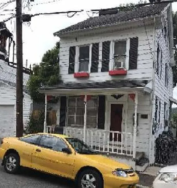 210 E Cameron St photo 1
