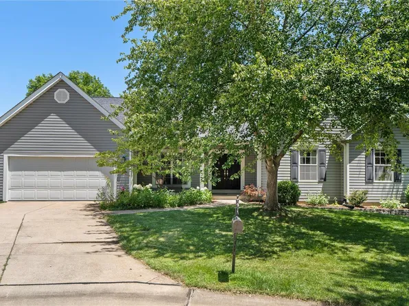10 Arbor Hill Ct, Ballwin, MO 63021