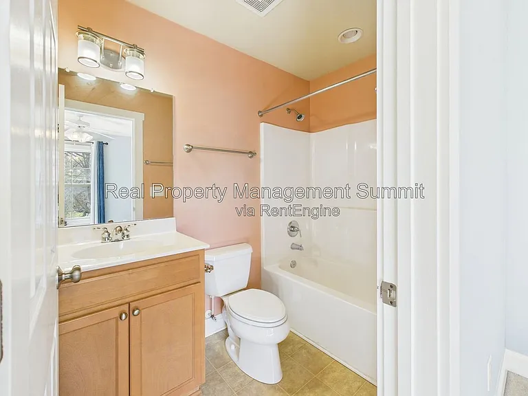 350 Marquette Ct — Photo 16