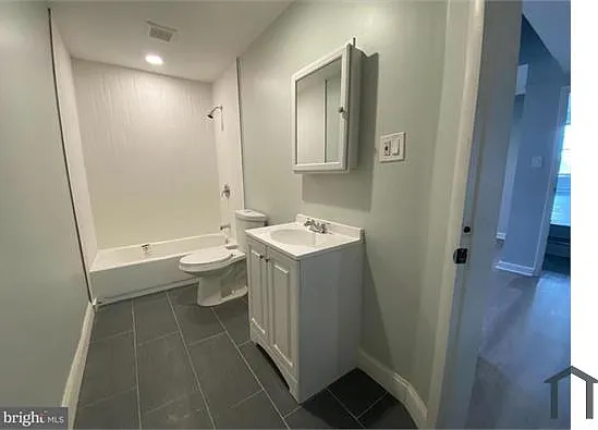 21 E Price St #2A — Photo 5