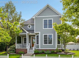 1734 Town Commons Dr, Howell, MI 48855